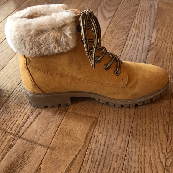 Women’s boots size 8m - Picture 2 of 10